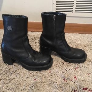 HD chunk heel boots